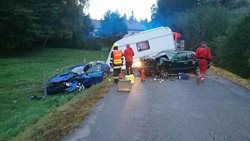 Tři lidé se zranili u nehody na Blanensku