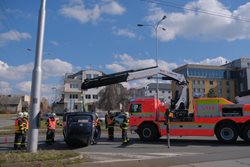 Nehoda dvou aut „pouze“ omezila dopravu u radnice Ostrava-Jih