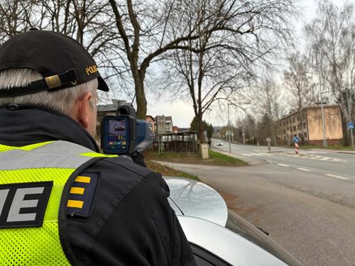 Rychlá jízda pod dohledem policie přinesla desítky přestupků