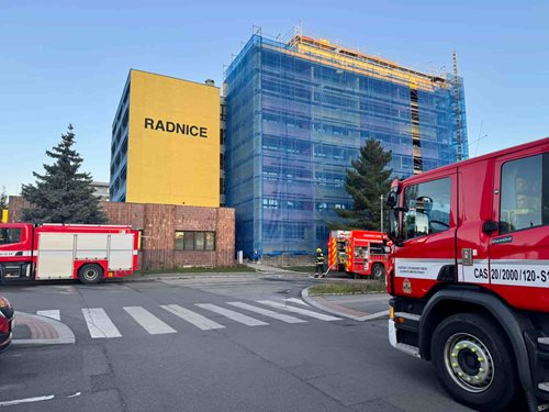 Požár střechy si vyžádal rozsáhlý zásah