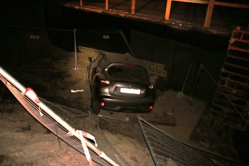 Ignorování zákazu skončilo pádem do výkopu