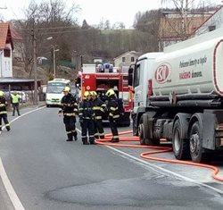 Cisterně s benzínem se za jízdy začaly zahřívat brzdy
