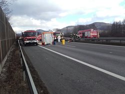 Havárie kamionu u Bavoryně uzavřela dálnici D5 v obou směrech