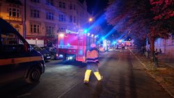 Při požáru ve sklepě domu v Praze 6 došlo i k úniku plynu