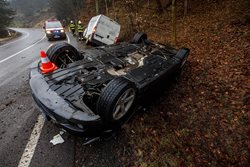 Nehoda osobního vozu, dodávky a autobusu ve Vysokově