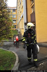 Při požáru v budově výzkumného ústavu bylo evakuováno 30 osob