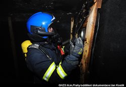 U požáru v suterénu nahrávacího studia v Praze 15 zasahovaly tři jednotky pražských hasičů