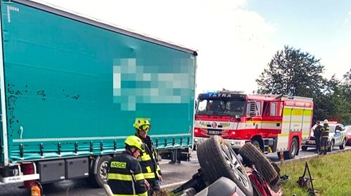 Tragická nehoda na silnici I/35 si vyžádala lidský život. Řidička zemřela ve zdemolovaném voze