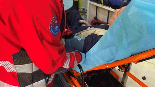 Těžký úraz po zavalení vyžadoval rychlý letecký transport