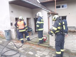 Při požáru elektrického bojleru v rodinném domě v Bystřici pod Hostýnem nebyl nikdo zraněn.