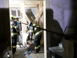 Zajištění několika domů po destrukci části stěny neobydleného objektu v Olomouci