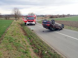 Při nehodě osobního vozu u Holešova došlo ke zranění dítěte