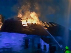 Požár domu ve Cvikově likvidovalo šest jednotek