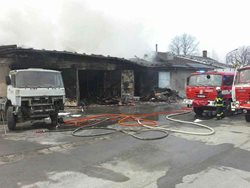 Požár budovy ve Vikýřovicích si vyžádal vyhlášení II. stupně požárního poplachu