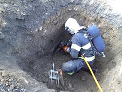 Z překopnuté přípojky unikal plyn