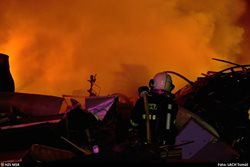 Noční požár skládky v Ostravě-Kunčicích