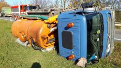 Speciální technika vyprostila u Znojma nákladní auto