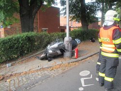 Večerní dopravní nehoda způsobila komplikace městské hromadné dopravě ve Zlíně. 