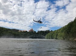 Letečtí záchranáři nacvičovali na hladině přehrady