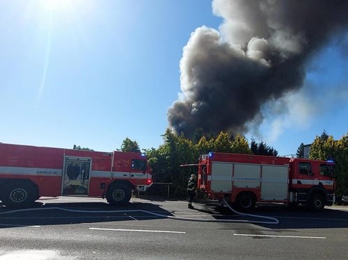 Požár garáže s fotovoltaikou v Poděbradech: Plameny, které způsobily škody za miliony