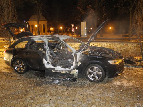 Škoda po požáru auta v Písku se vyšplhala na půl miliónu