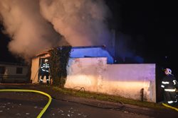   V Horkách nad Jizerou byla požárem zničena celá garáž