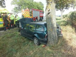 Mezi Chrudimí a obcí Kočí řidička automobilu skončila v příkopu