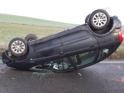 Na přejezdu v Budišově se střetl osobní vlak s osobním vozidlem