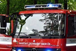 Hasiči i svědci nehody zachraňovali vážně zraněného muže