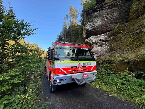 Hasiči trénují v náročném terénu. Taktické cvičení v Českém Švýcarsku prověří přeshraniční spolupráci