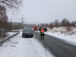 Autobus ve Starém Jiříkově sjel do příkopu.  