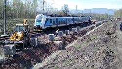 Dopravní nehoda vlaku a bagru u Ledvic