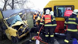 Dvě dodávky se střetly u Opatova