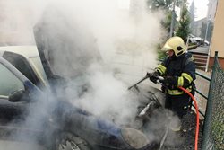 Požár dodávky u Litochovic nad Labem