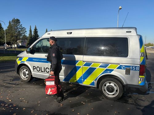 Otec a syn policisté zachránili život muži v bezvědomí
