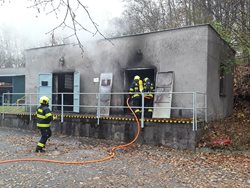 Požár ve skladu hořlavých kapalin v Hlinsku