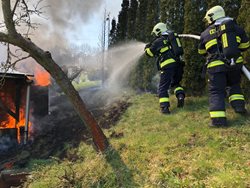 Požár altánu v Rtyni nad Bílinou