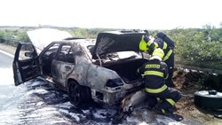 Požár osobního auta na dálnici D8