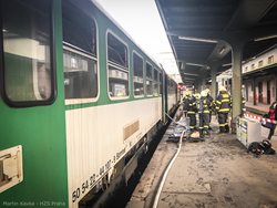 Dnes ráno na Masarykově nádraží hořel vagón, na místě zasahovaly tři jednotky hasičů