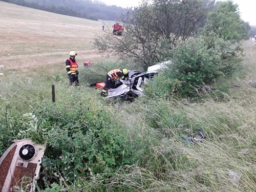 Dopravní nehoda osobního a nákladního auta