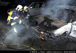 Hasiči v Praze zasahovali u dvou nočních požárů aut