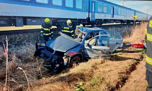 Střet na přejezdu skončil tragicky