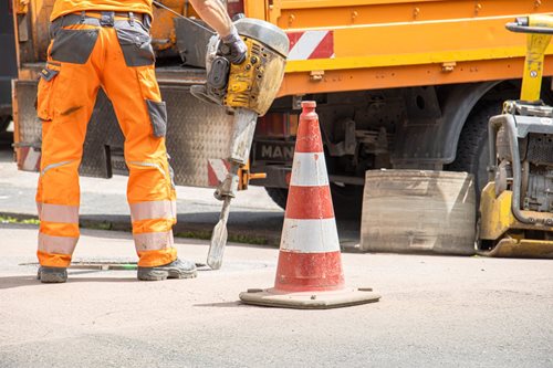Dálnici D8 čeká úplná uzavírka: Řidiče čekají objížďky i dopravní kontroly