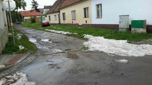 Strážnicí na Hodonínsku se prohnal přívalový déšť