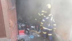 Požár garáže asi způsobila závada na baterii hoverboardu