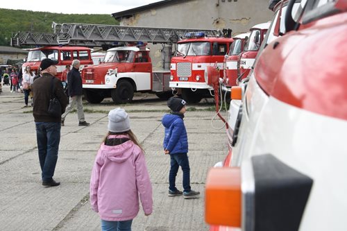 Hasiči se představili v depozitáři Technického muzea v Brně