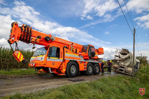 Hasiči vyprostili zapadlý domíchávač s betonem