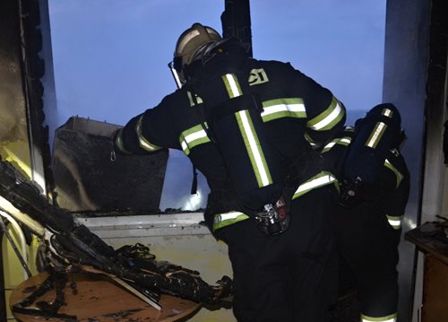 Nedbalost při kouření na balkonu za půl milionu korun
