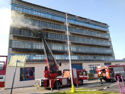 Při požáru v Hradci Králové uchránili hasiči hodnoty asi za půl miliardy korun