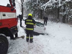 První adventní neděle ve znamení vyprošťování automobilů